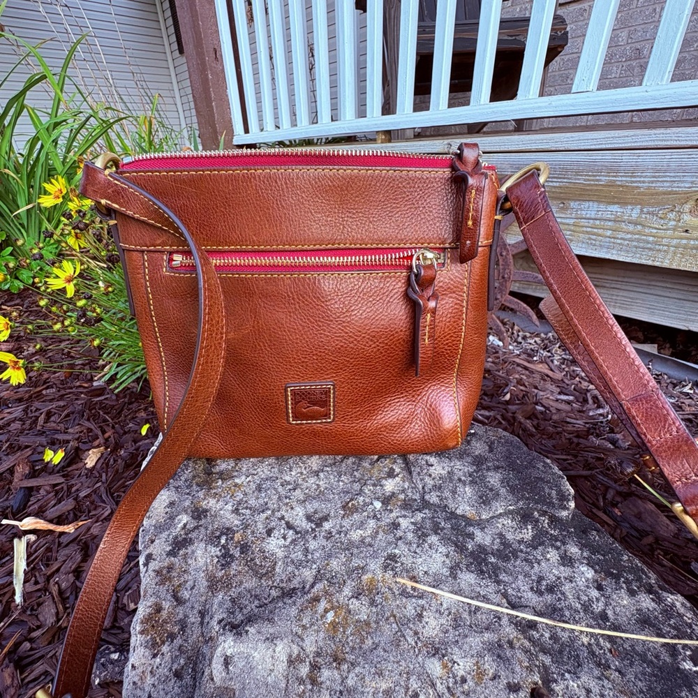 Dooney &bourke crossbody
